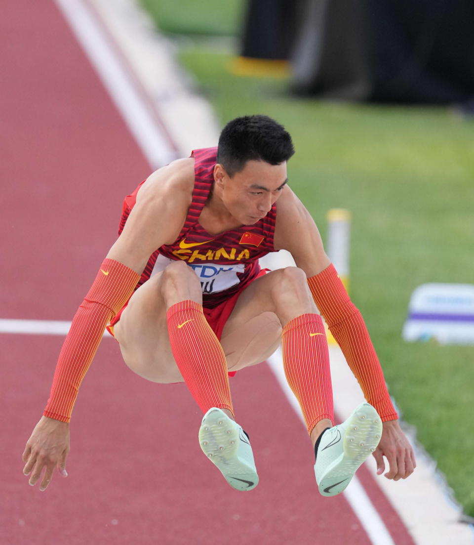 关于突尼斯撑杆跳选手杰出表现，勇夺亚军的信息