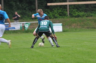 总决赛半决赛对决在即！川崎前锋演练定位球，圣安东尼奥马刺密集防守应对